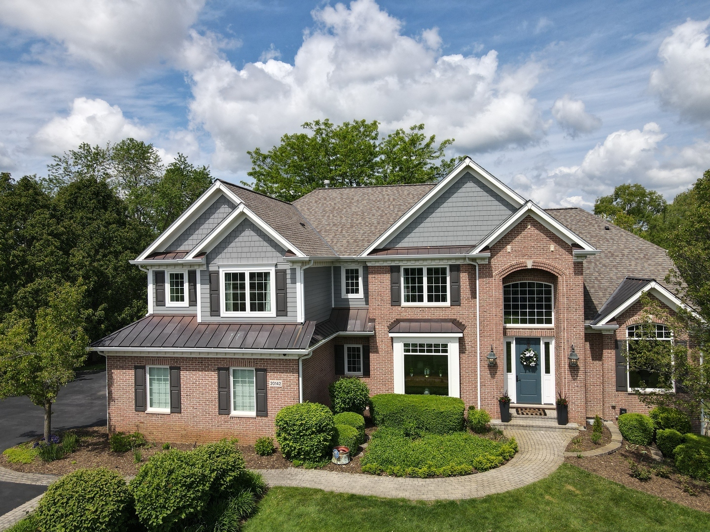 Property Photo: 20142 N Deer Chase Court IL 60010