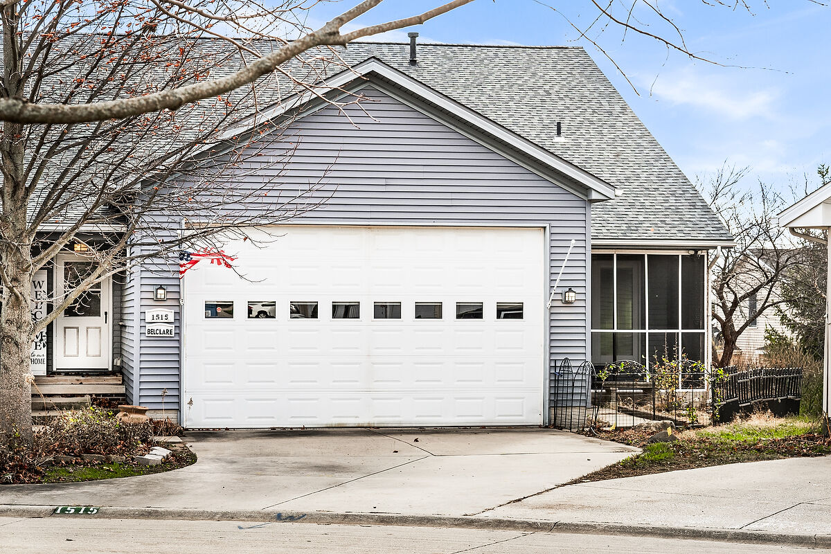 Property Photo: 1515 Belclare Road IL 61761