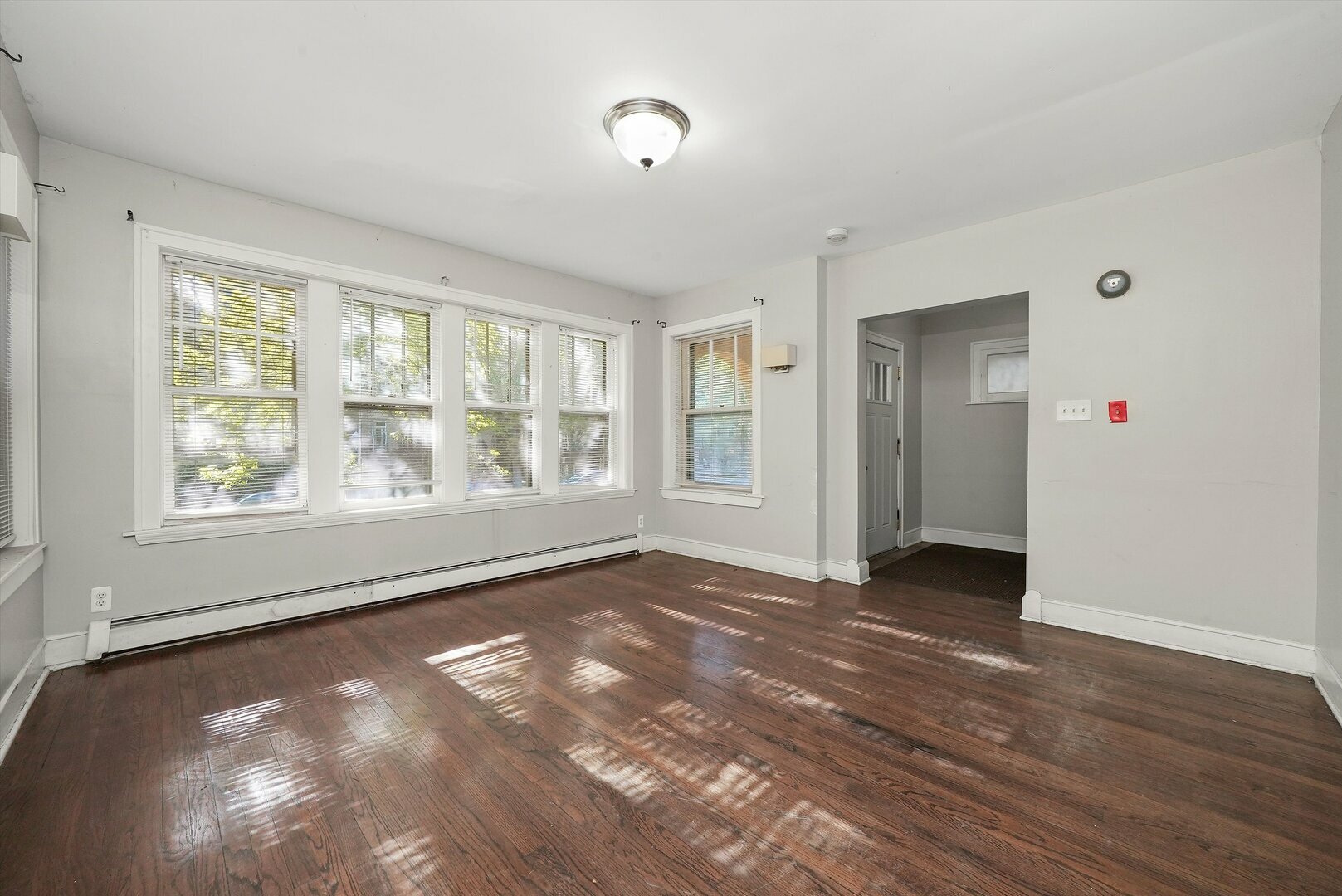 Property Photo: 6131 N Rockwell Street IL 60659