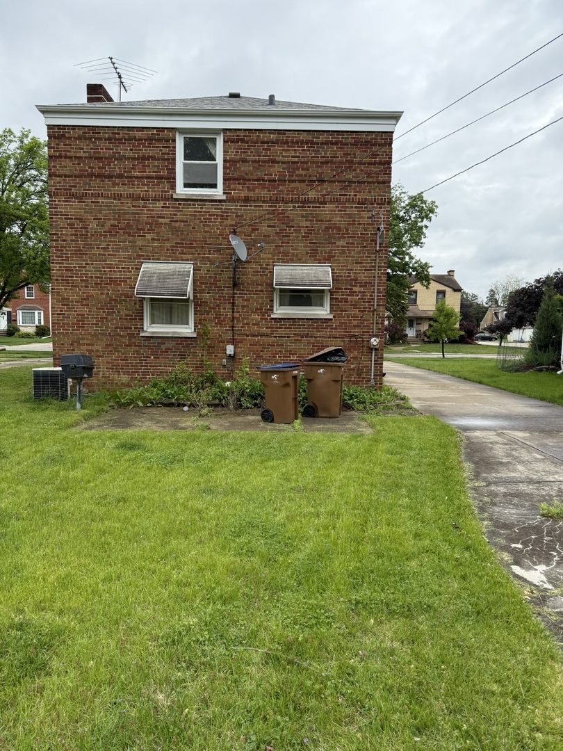 Property Photo: 2452 S 6th Avenue IL 60546