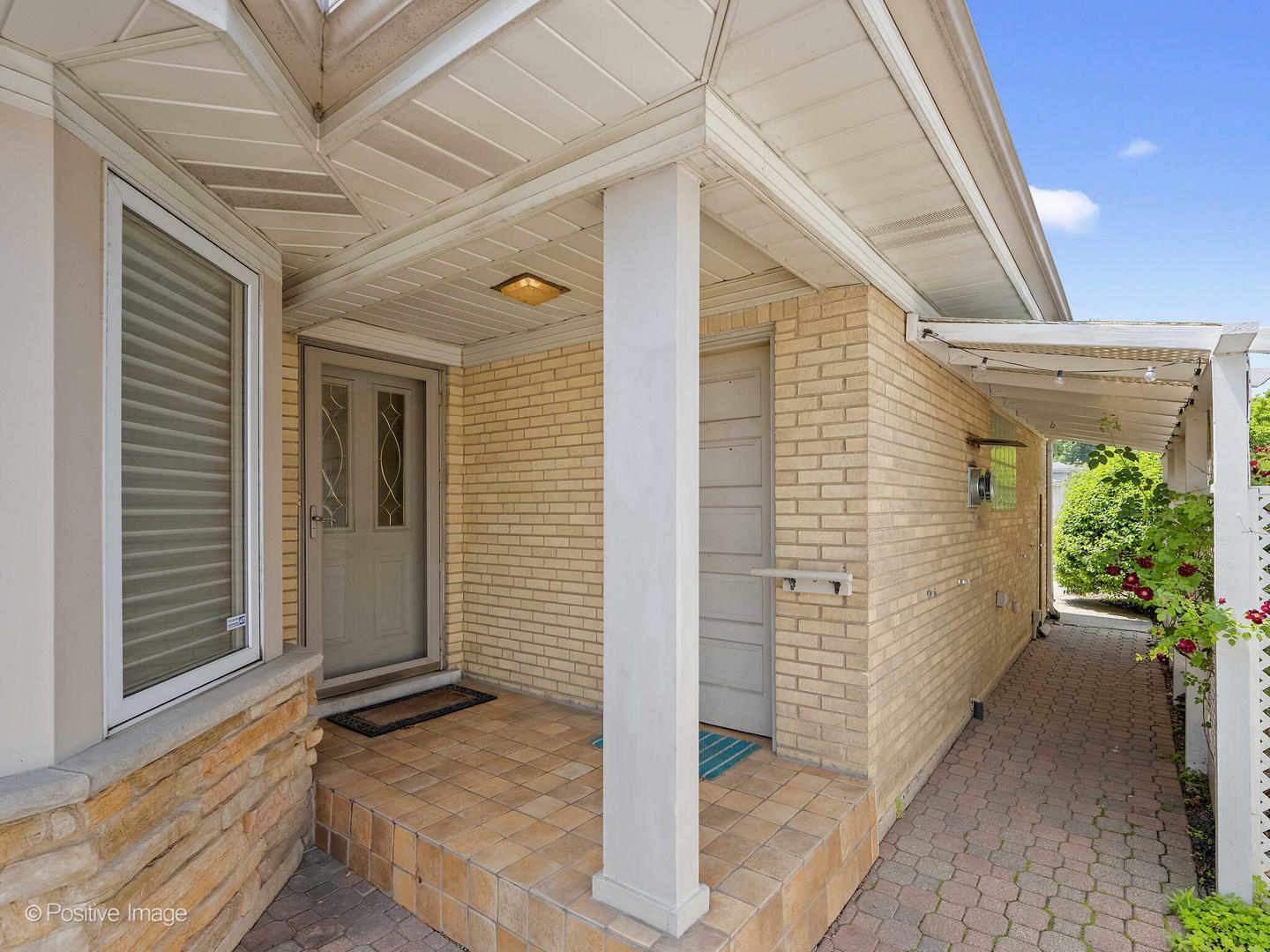Property Photo: 941 Meadowcrest Road IL 60526