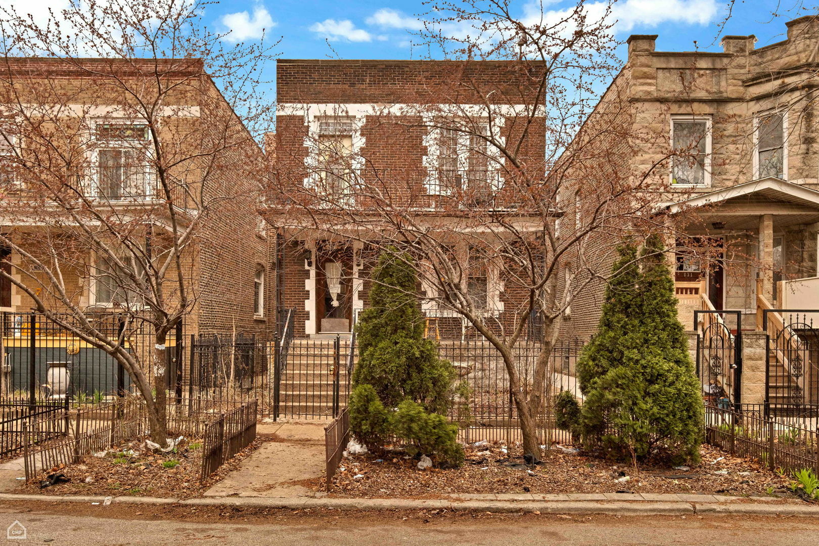 Property Photo: 833 N Richmond Street IL 60622