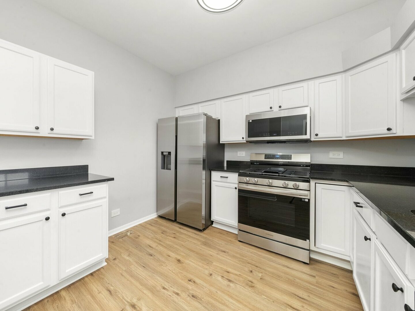 Property Photo: 2589 Arcadia Circle IL 60540