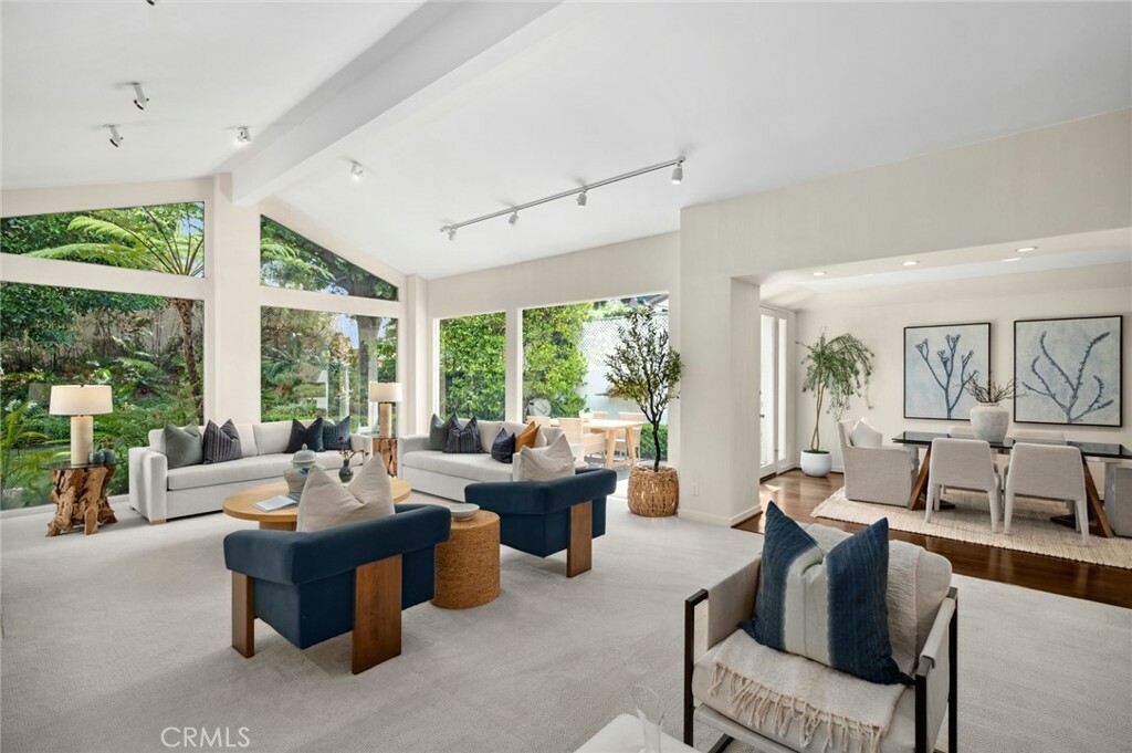 Property Photo:  6 Rue Marseilles  CA 92660 