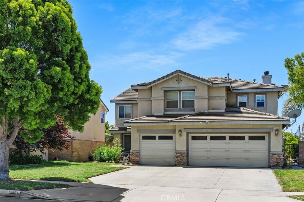 Property Photo: 15691 Cherry Leaf Lane CA 92336