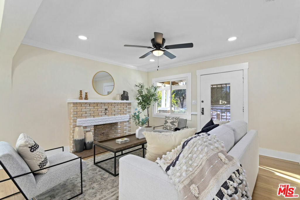 Property Photo: 2814 Idell Street CA 90065