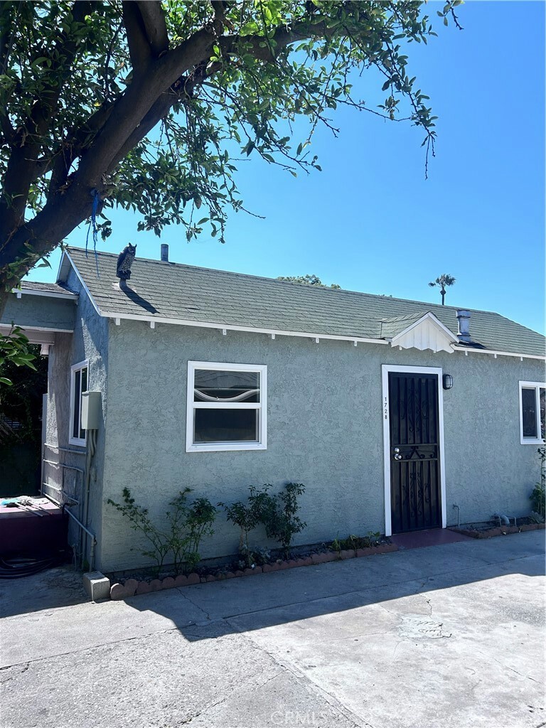Property Photo: 1728 W 55th Street CA 90062