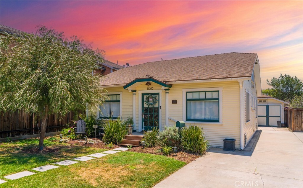 Property Photo:  1120 W Chestnut Street  CA 92805 