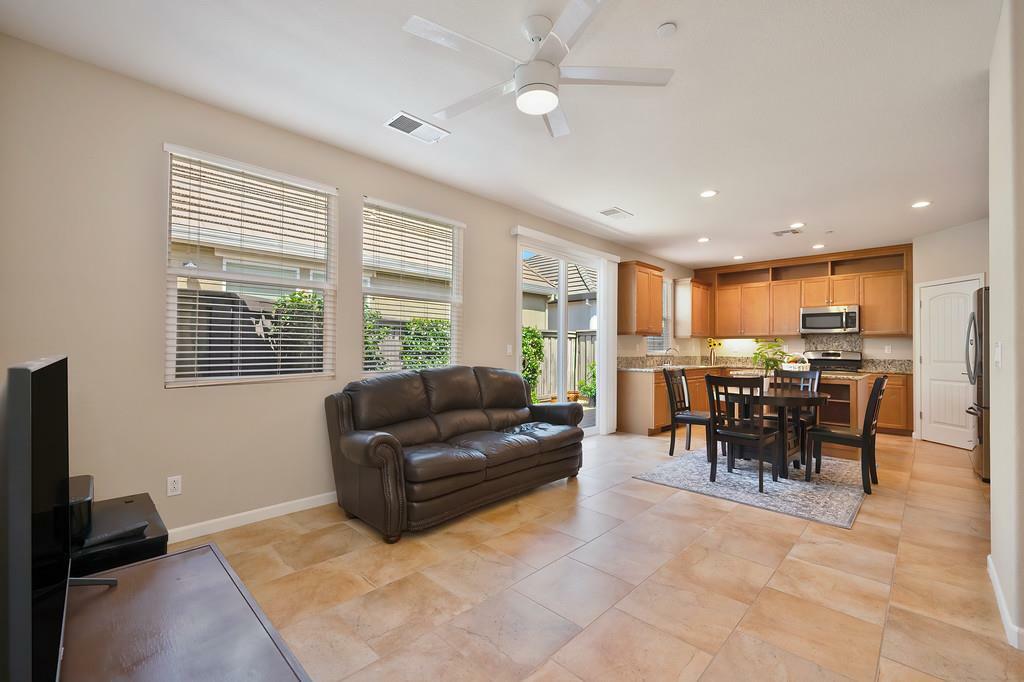 Property Photo: 7436 Chatterton Way CA 95829
