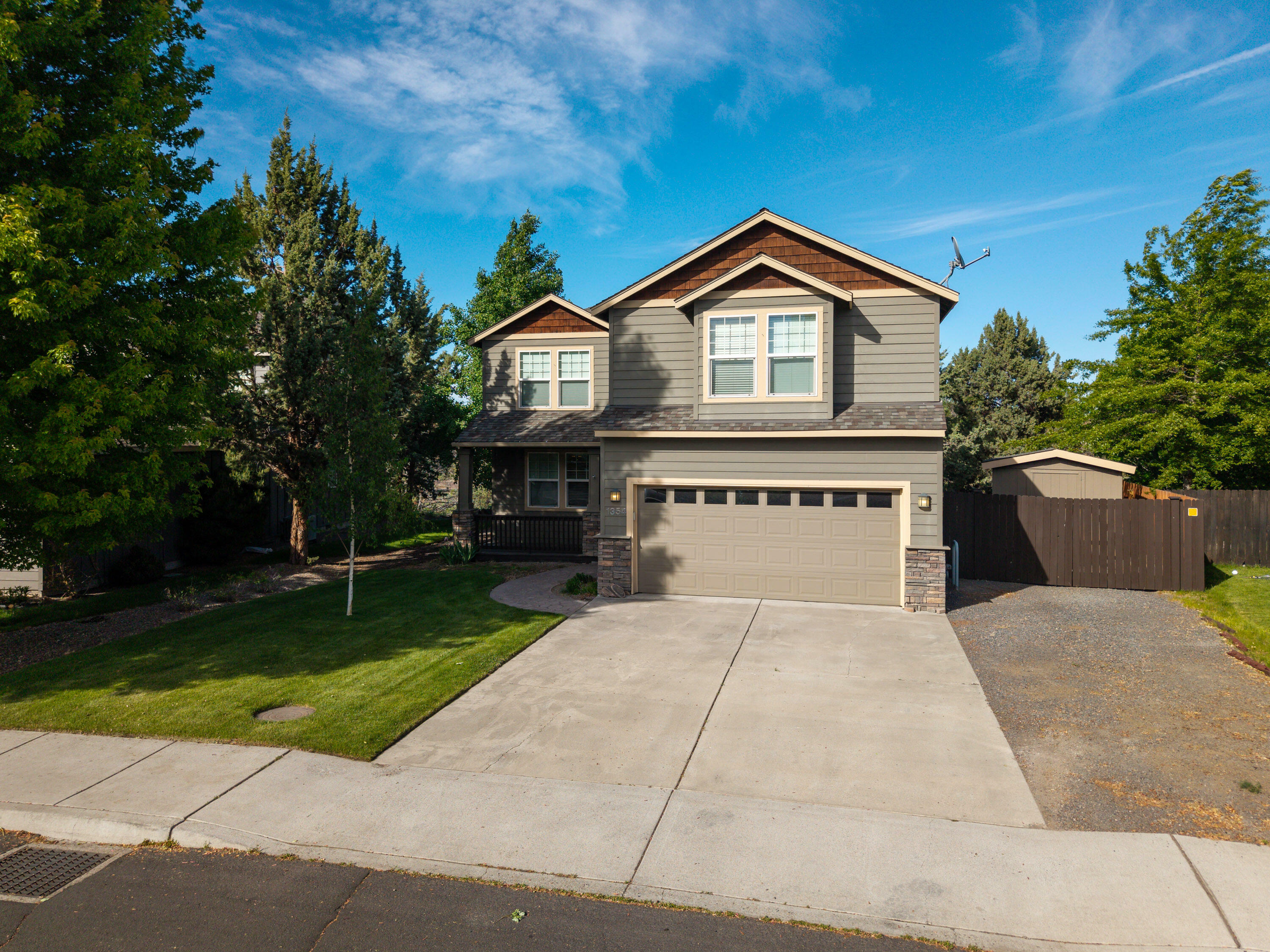 Property Photo: 1354 SW Rimrock Way OR 97756