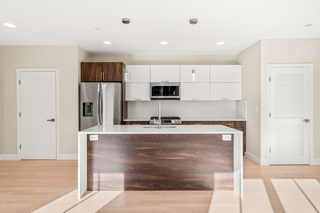 Property Photo: 124 Warren Street 202 MA 02119