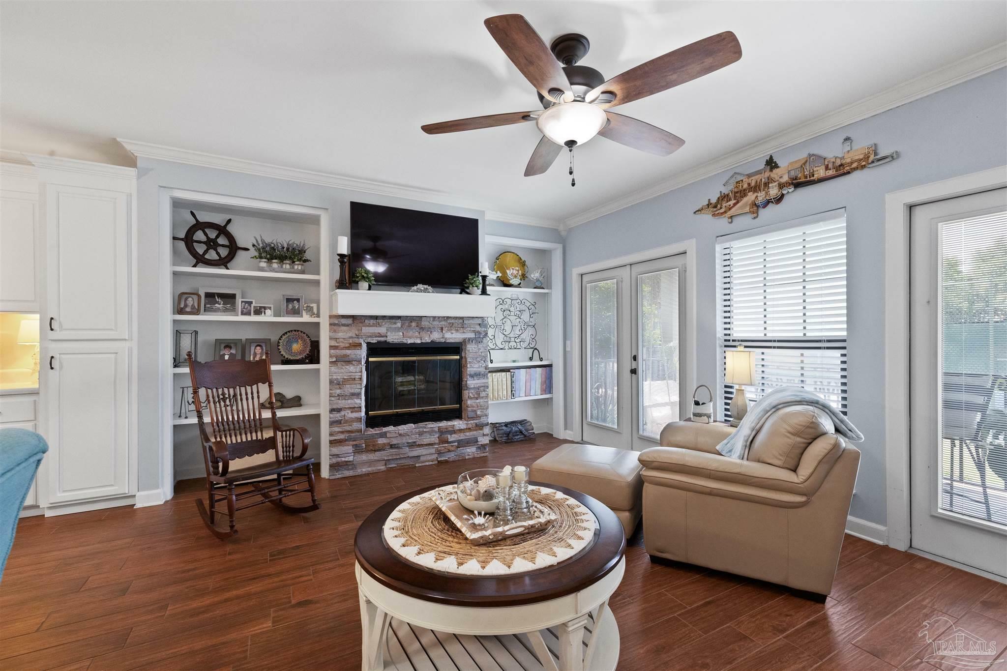 Property Photo: 124 Baybridge Dr FL 32561