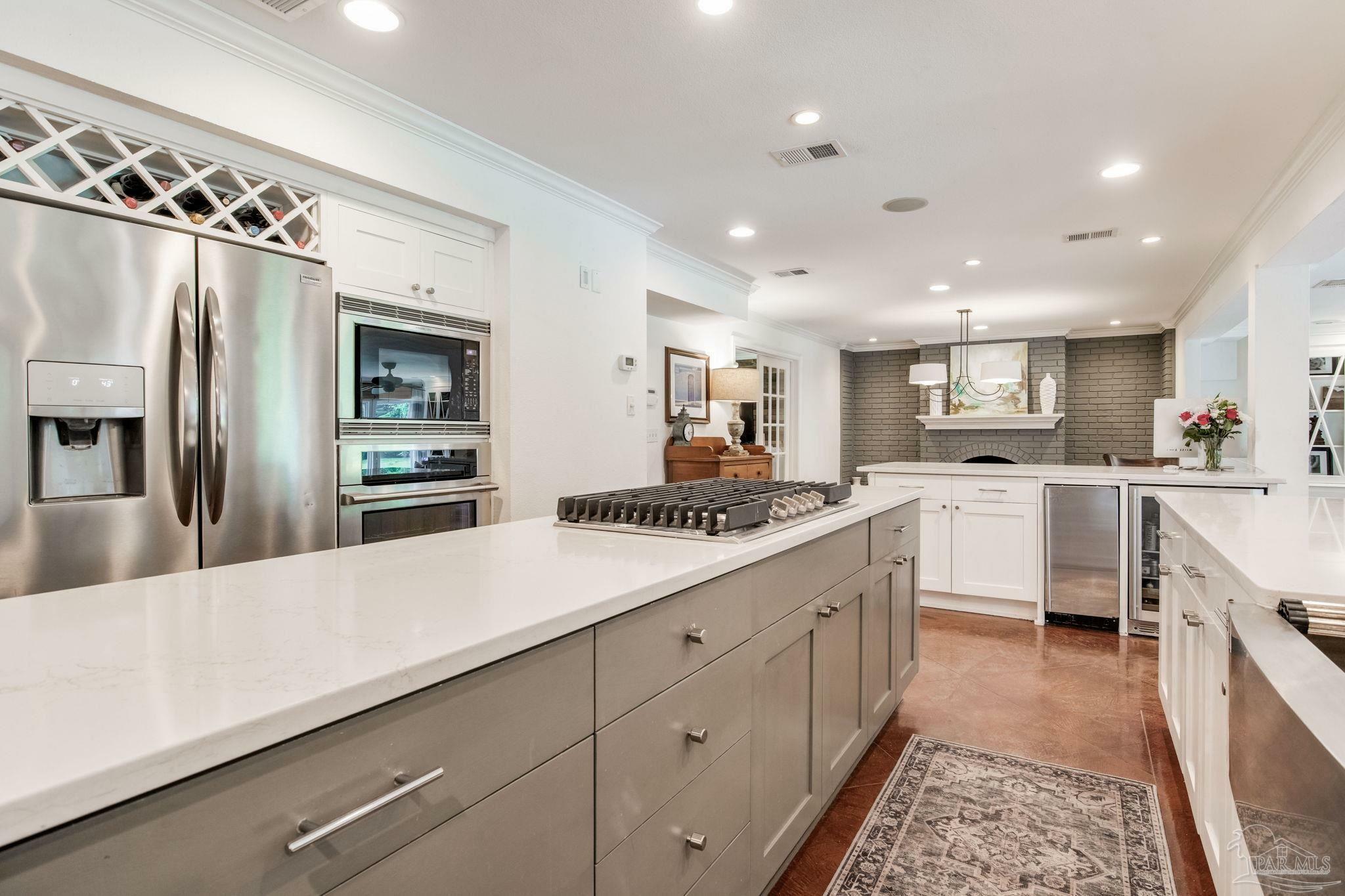 Property Photo: 635 Bonilace Cir FL 32561