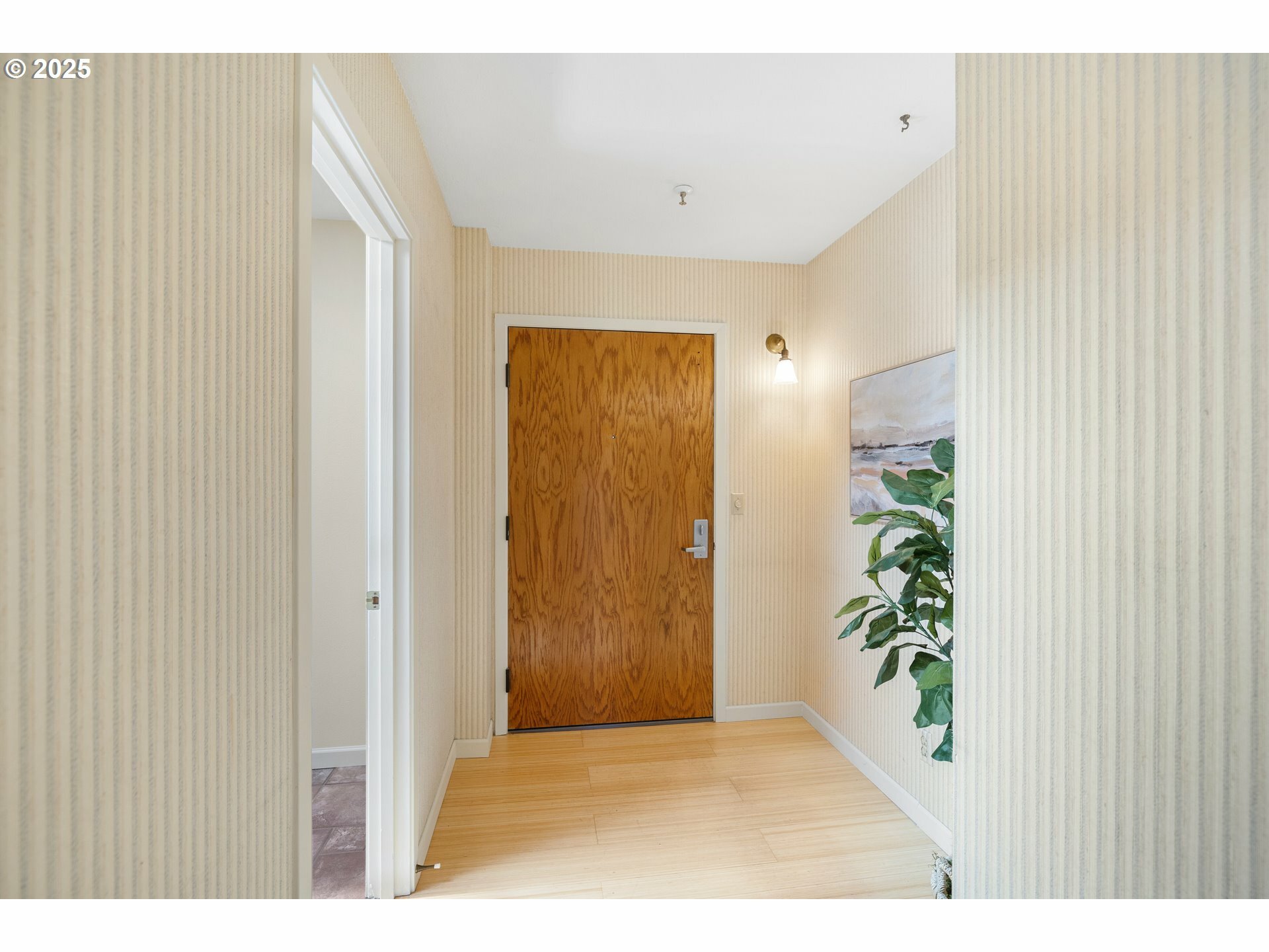Property Photo: 5535 E Evergreen Blvd 7601 WA 98661