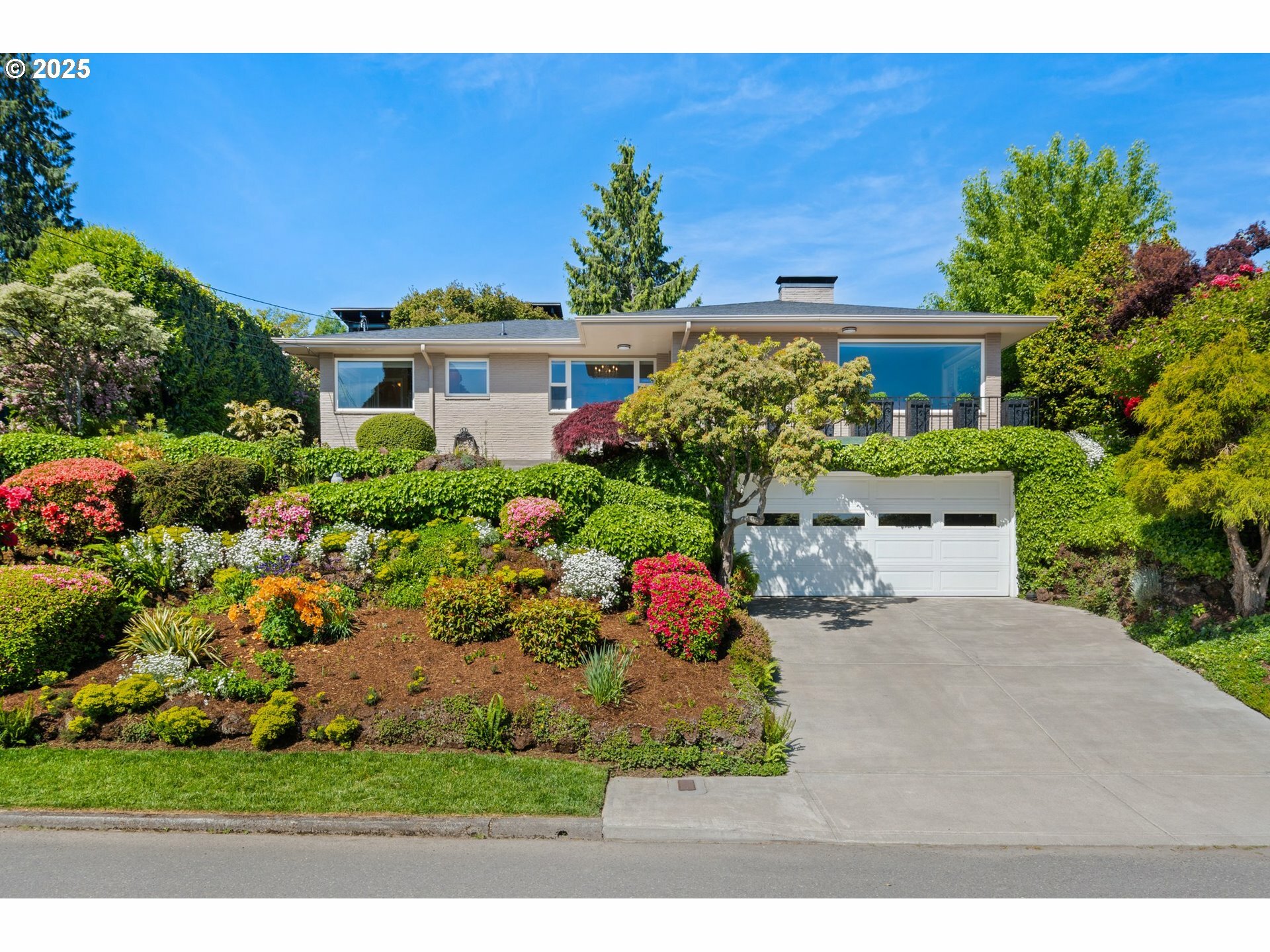 Property Photo: 8301 SW 6th Ave OR 97219