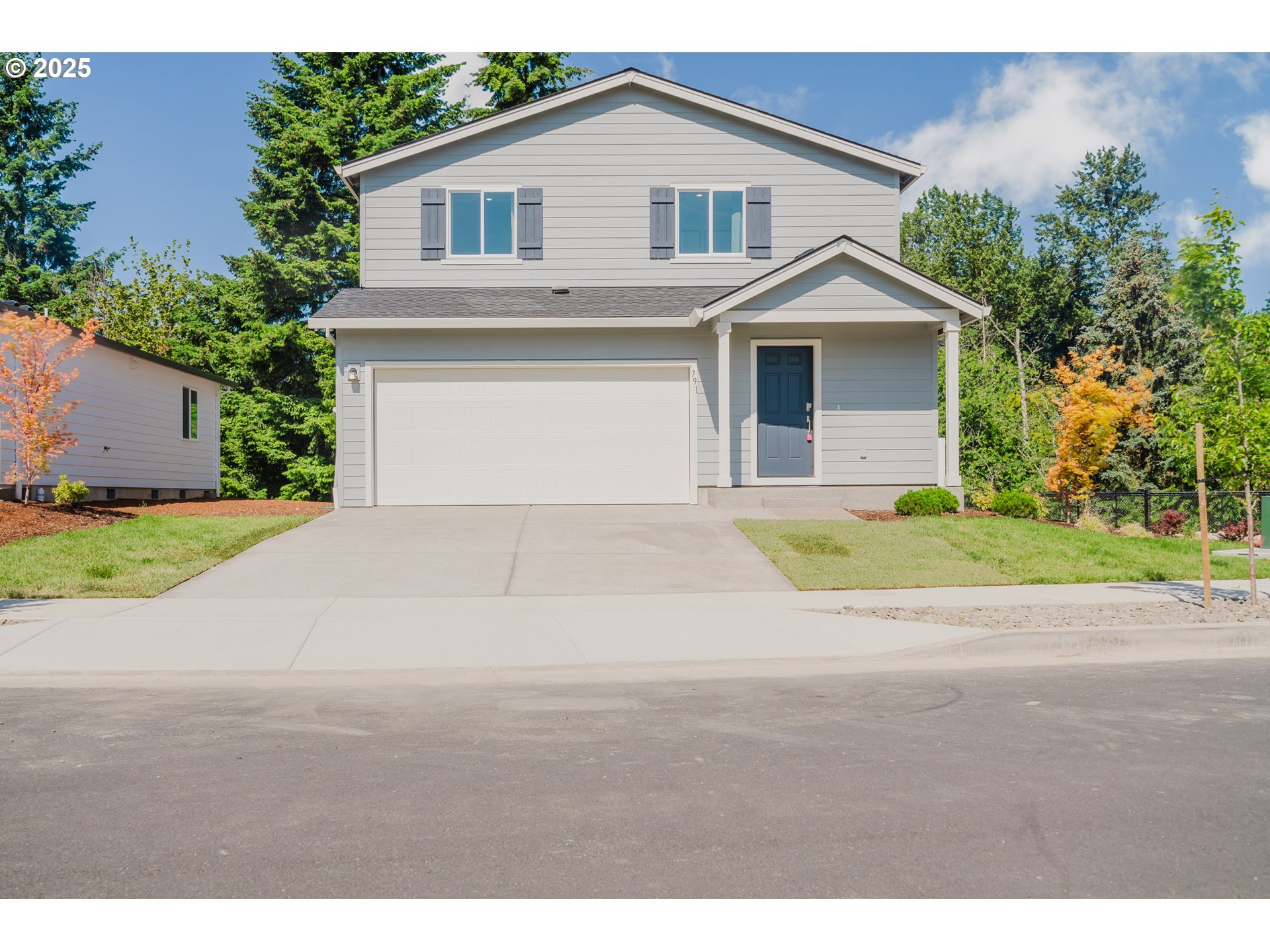 Property Photo: 791 Pebble St OR 97327