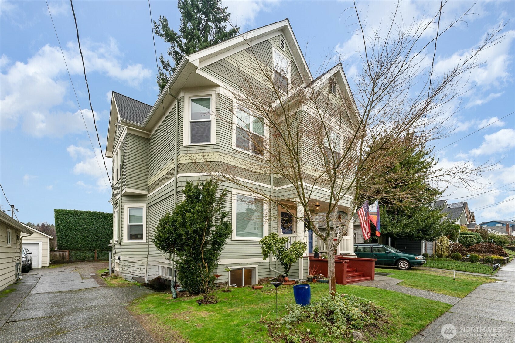 5523  Woodlawn Avenue N  Seattle WA 98103 photo