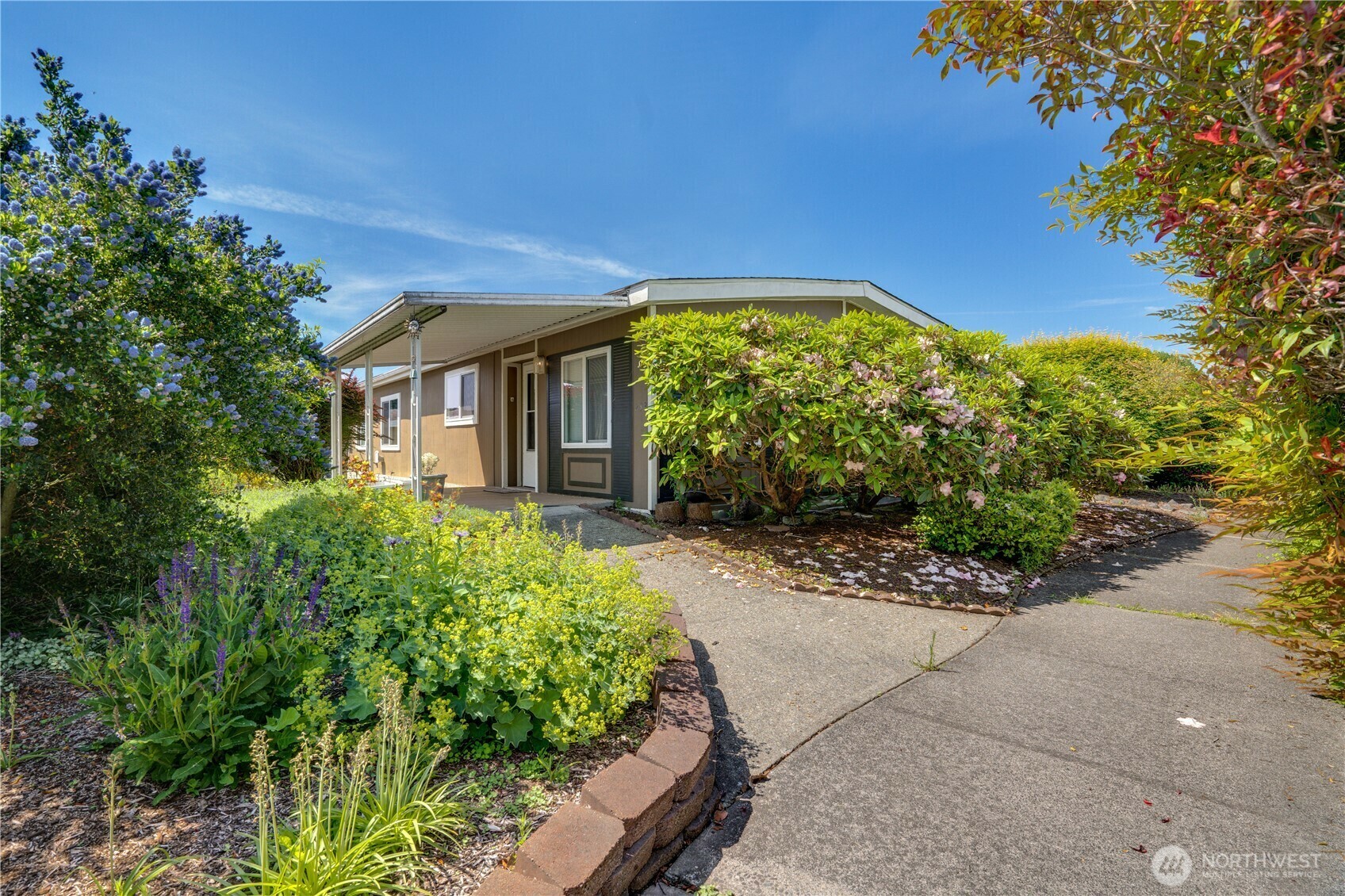 Property Photo:  1402  22nd Street NE 233  WA 98002 