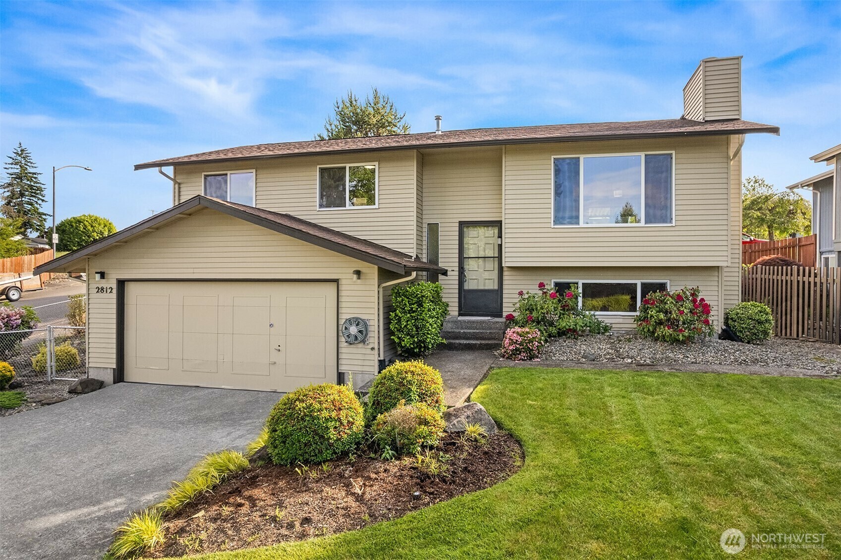 Property Photo:  2812 SE 18th Place  WA 98058 