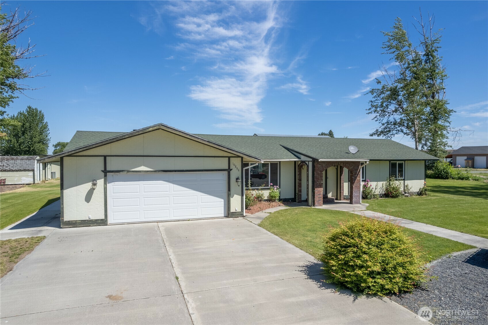 Property Photo: 10898 NE 5.2 Road WA 98837