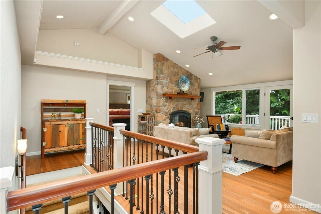 Property Photo: 6621 Lake Washington Boulevard SE WA 98046
