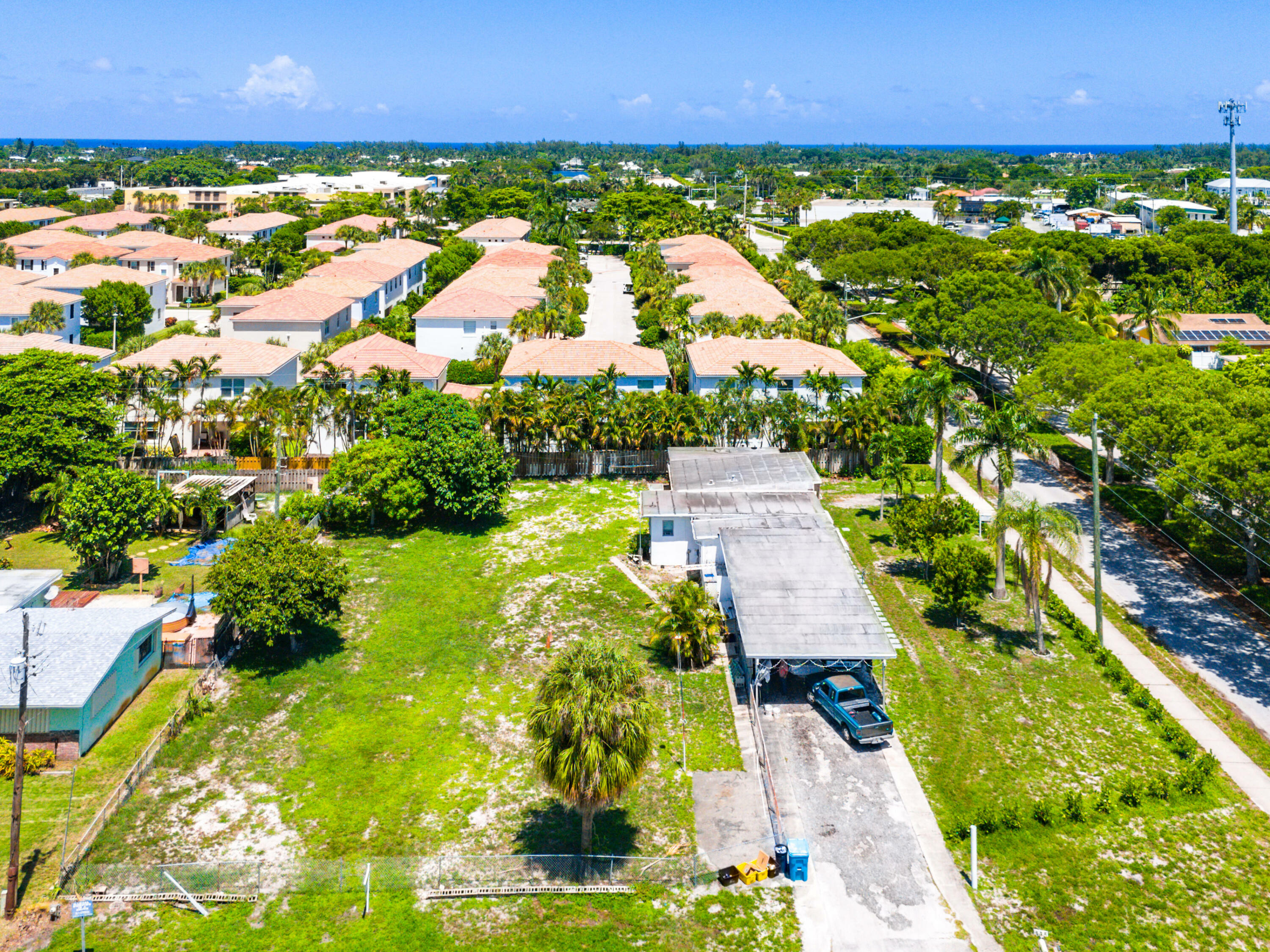 Property Photo: 335 Gulfstream Boulevard FL 33435