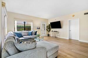Property Photo:  6614 Villa Sonrisa 110 Drive  FL 33433 