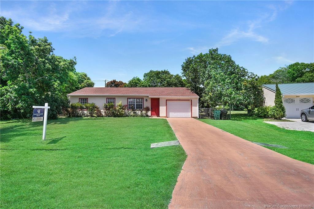 Property Photo: 2431 SE Robin Circle FL 34952
