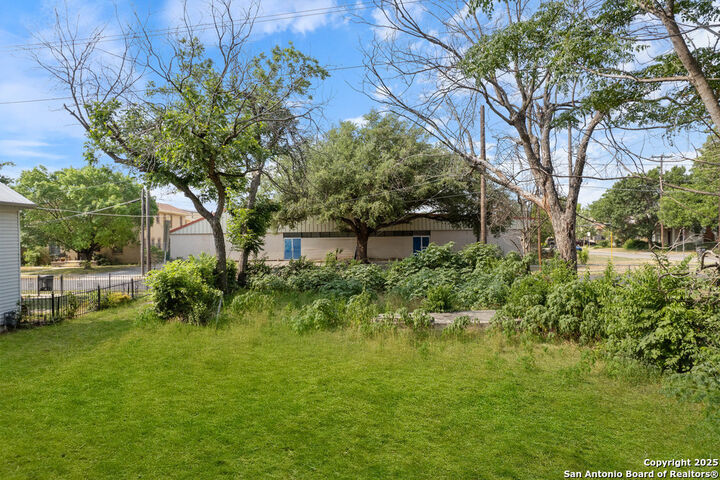 Property Photo: 125 Lowell St TX 78210