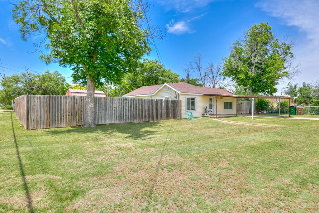 Property Photo: 421 N Archer St TX 76903