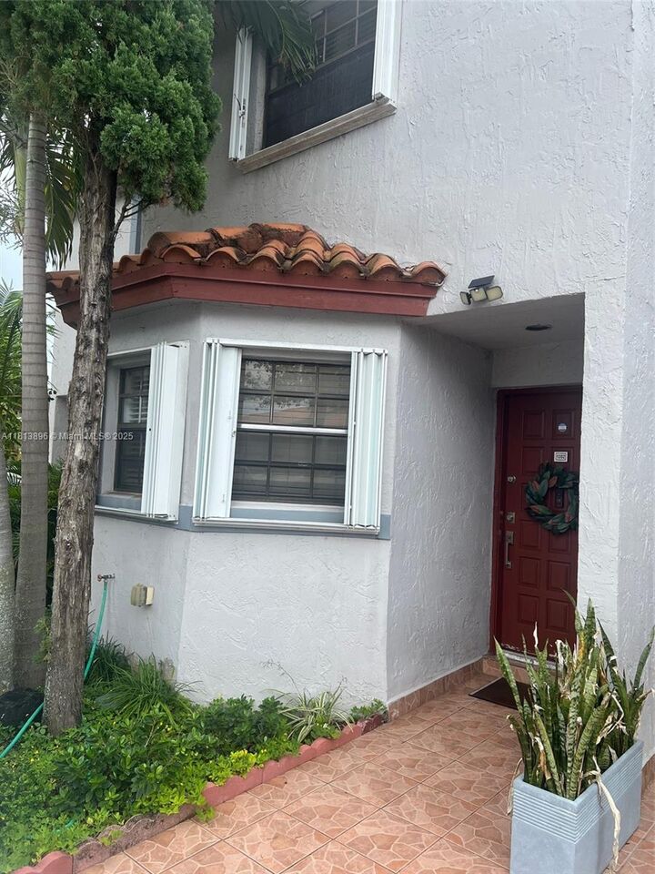 15410 SW 74th Cir Ct 1302  Miami FL 33193 photo