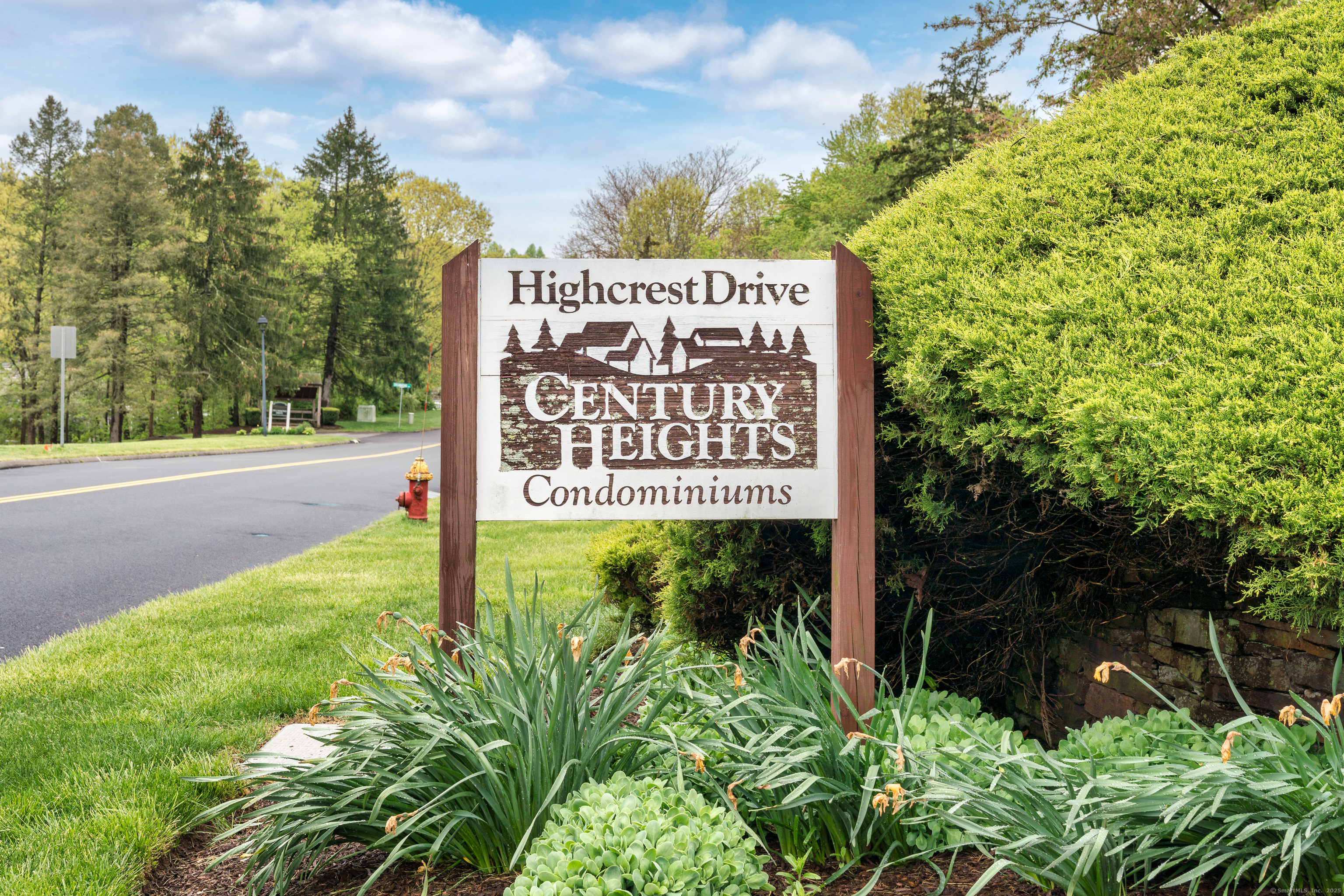 Property Photo: 23 Highcrest Drive 23 CT 06067