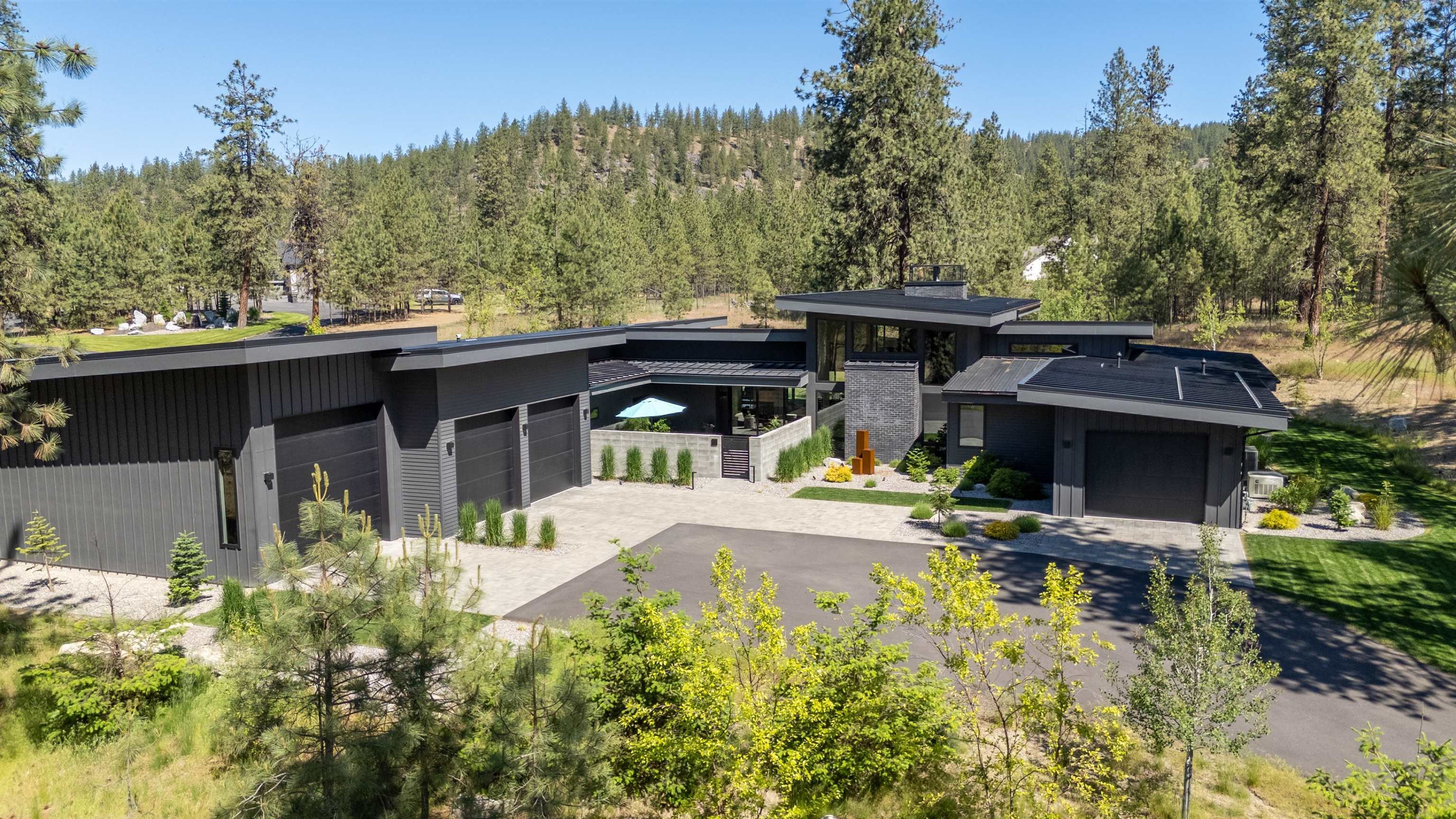 Property Photo: 13619 N Luna Ln WA 99208