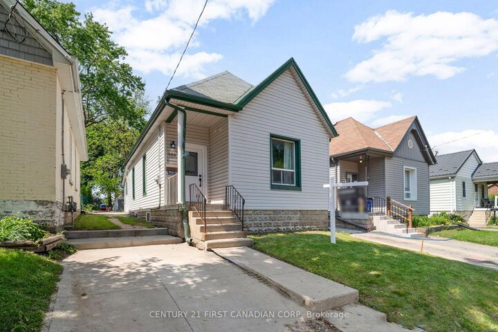 Property Photo:  330 Salisbury Street  ON N5Y 3A9 