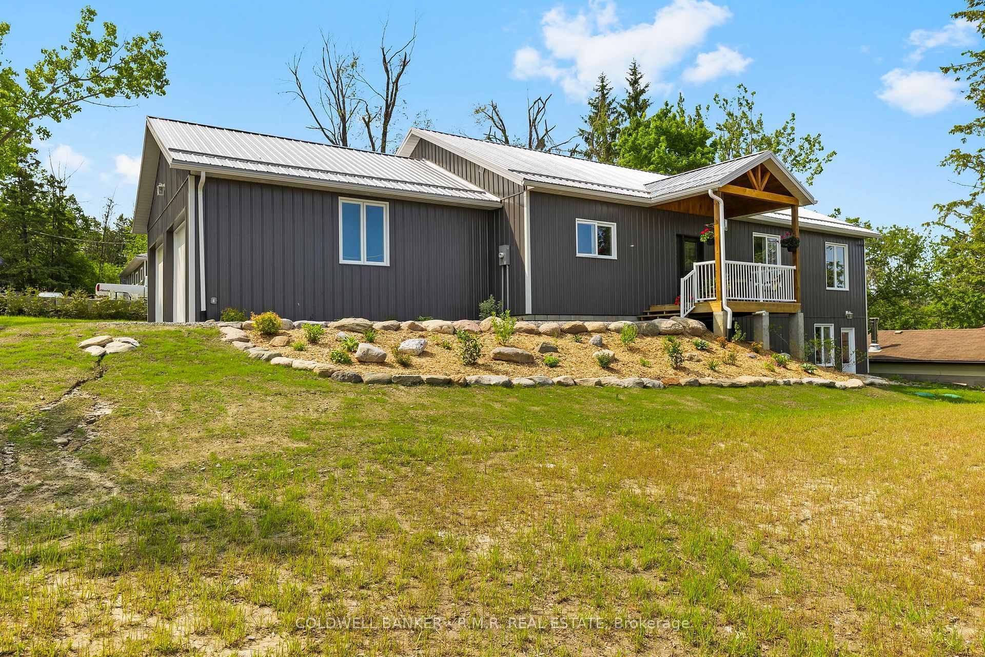 Photo de la propriété:  213 Pleasant Point Road  ON K9V 4R6 