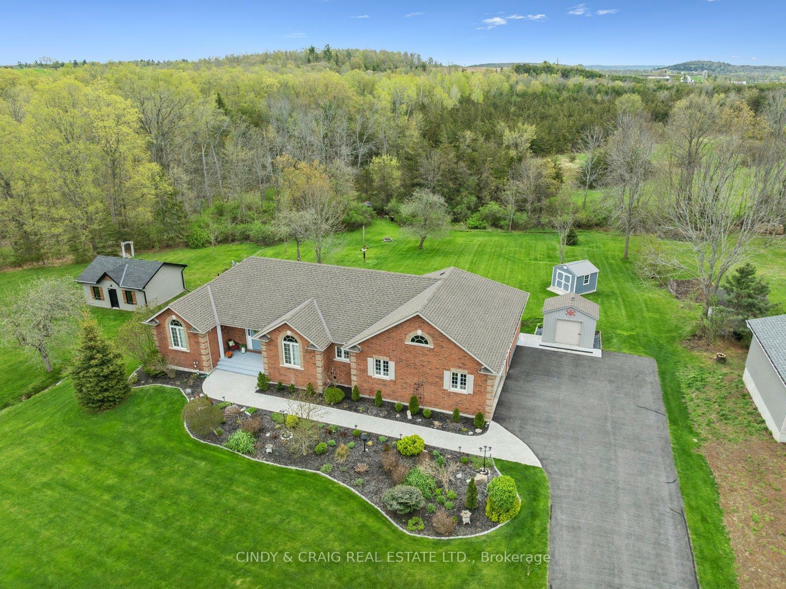 Property Photo: 43 Applewood Drive ON K0L 1L0