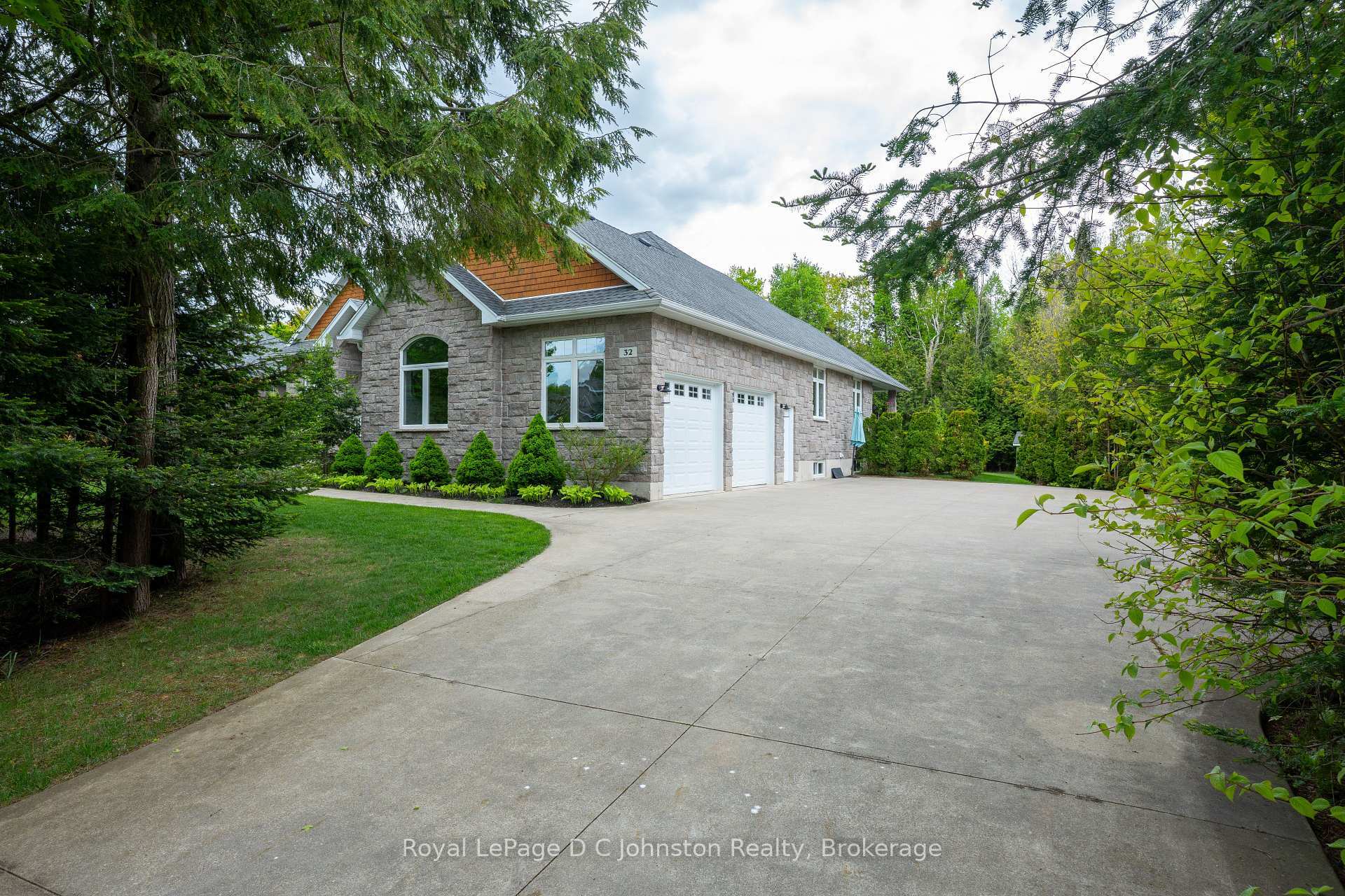 Property Photo: 32 Pegasus Trails N/A ON N0H 2C6