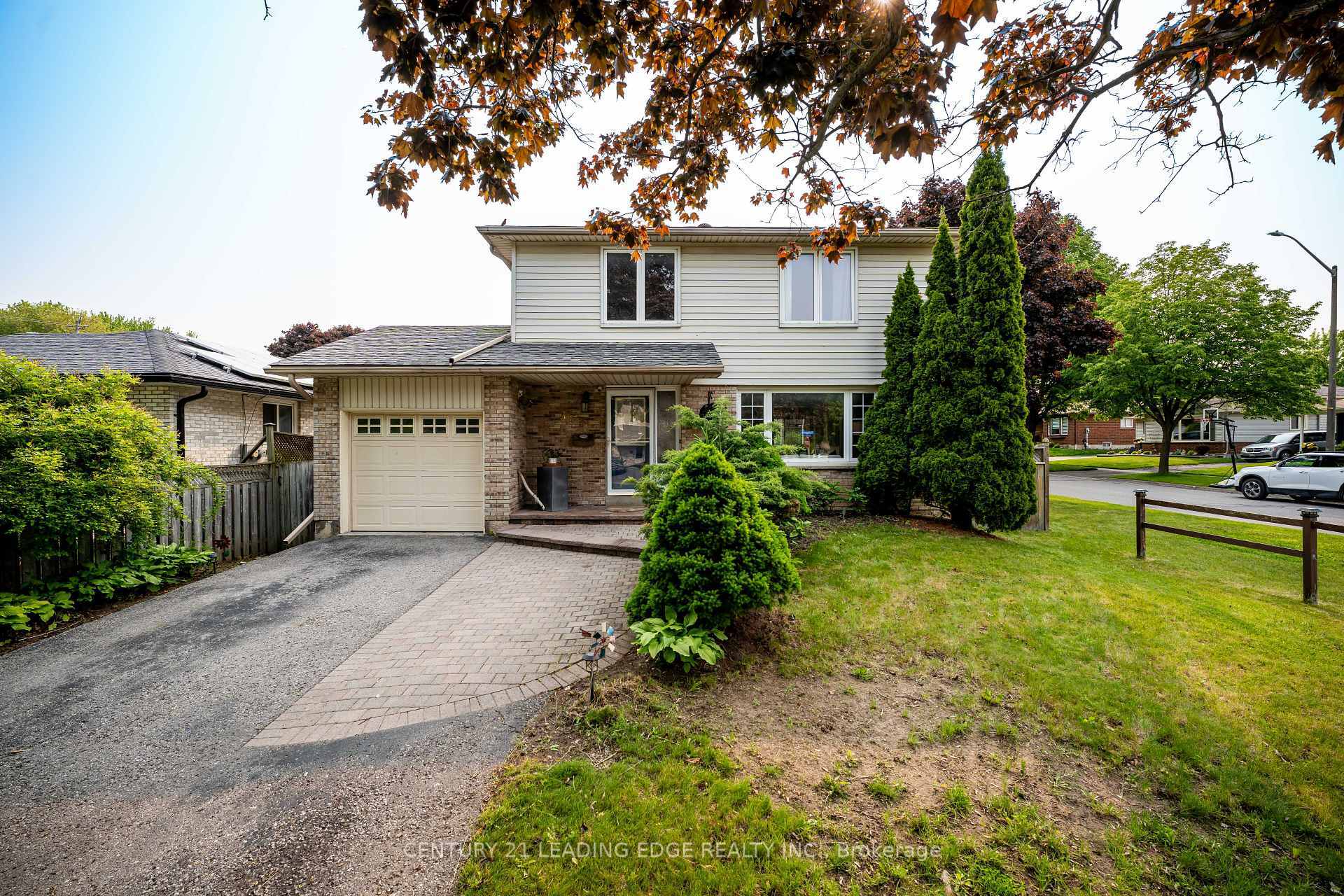 Property Photo: 353 Fleetwood Drive ON L1K 1B9