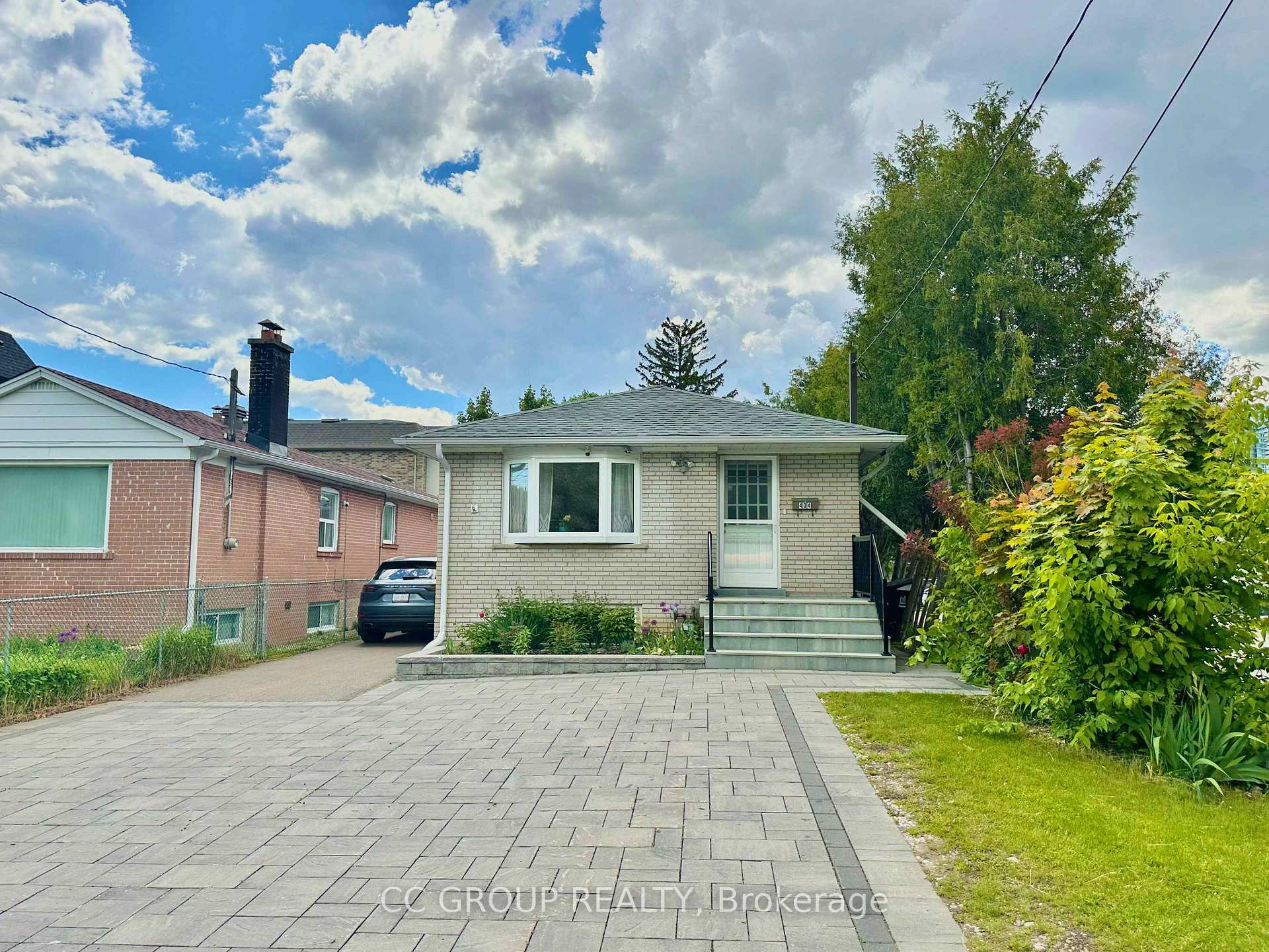 Property Photo: 404 Willowdale Avenue ON M2N 5B1