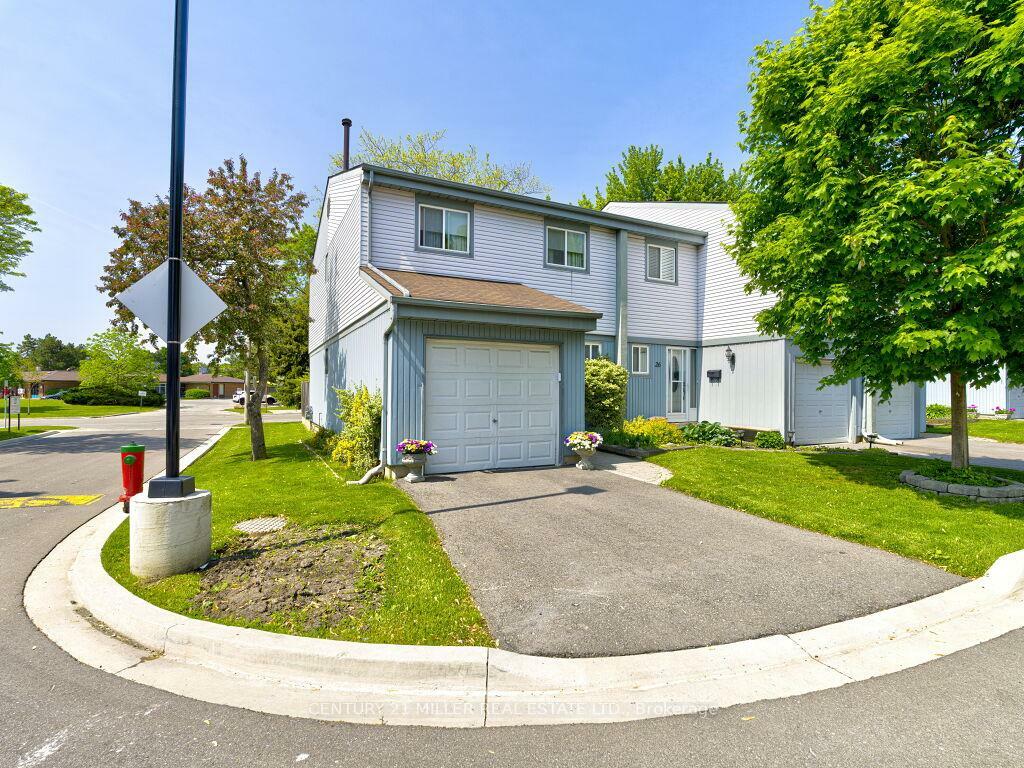 Photo de la propriété: 121 Falconer Drive 27 ON L5N 2K8