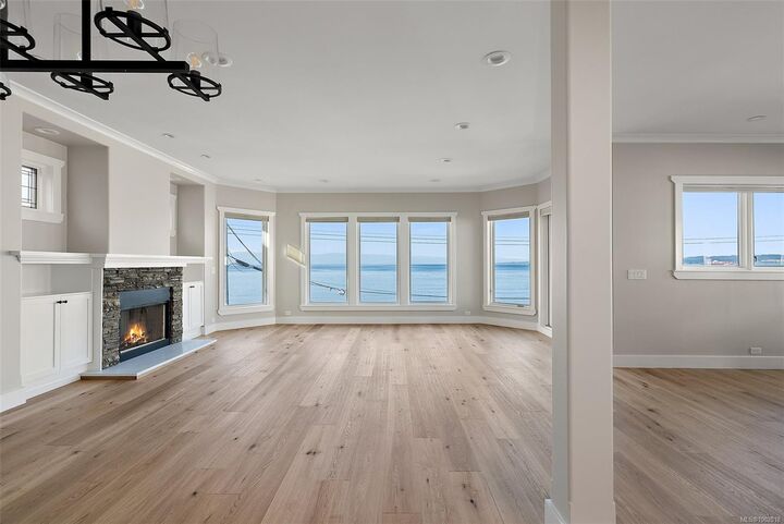Property Photo: 338 Dallas Rd 2 BC V8V 1A8