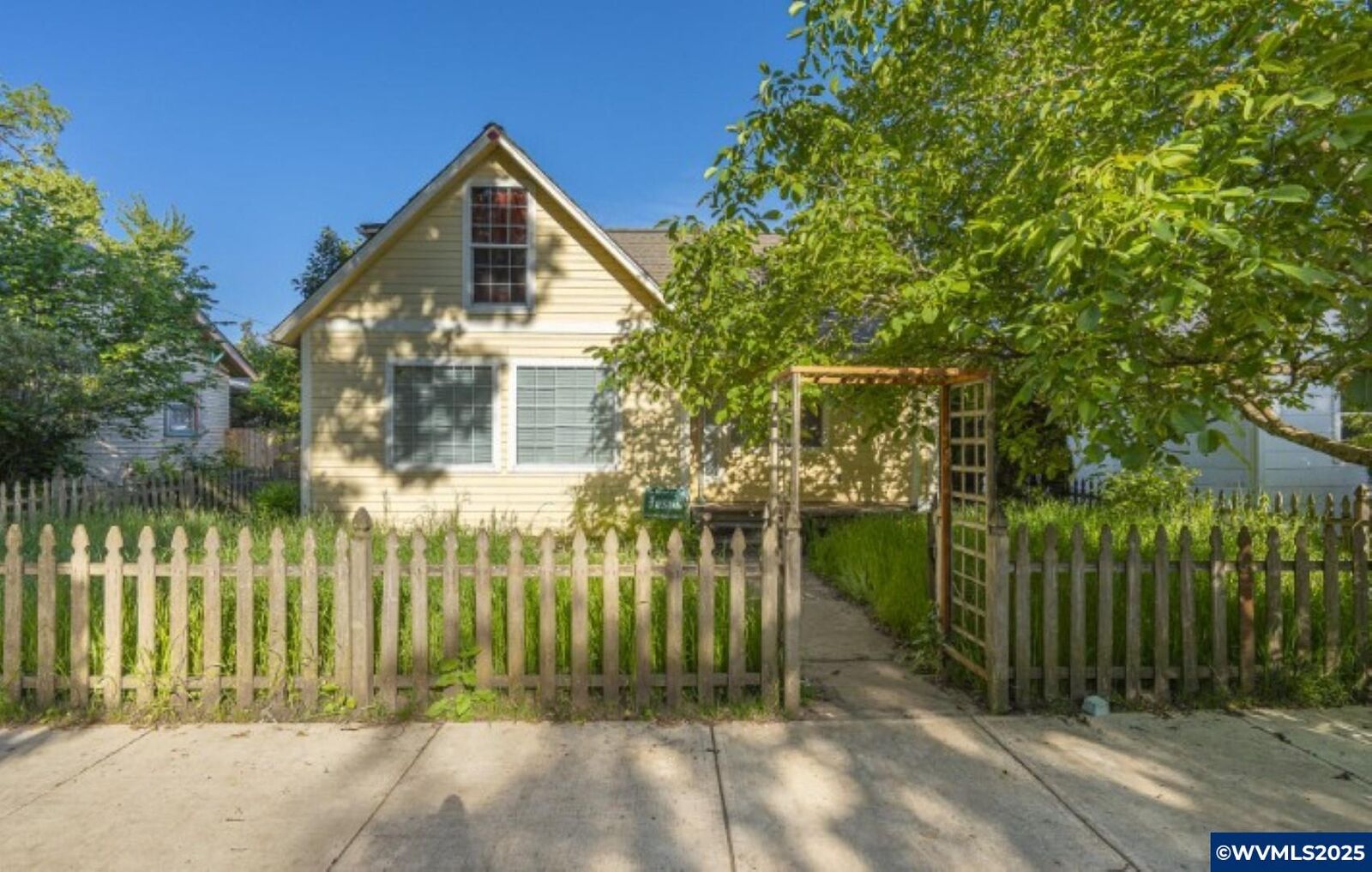 Property Photo:  521 18th St SE  OR 97301 