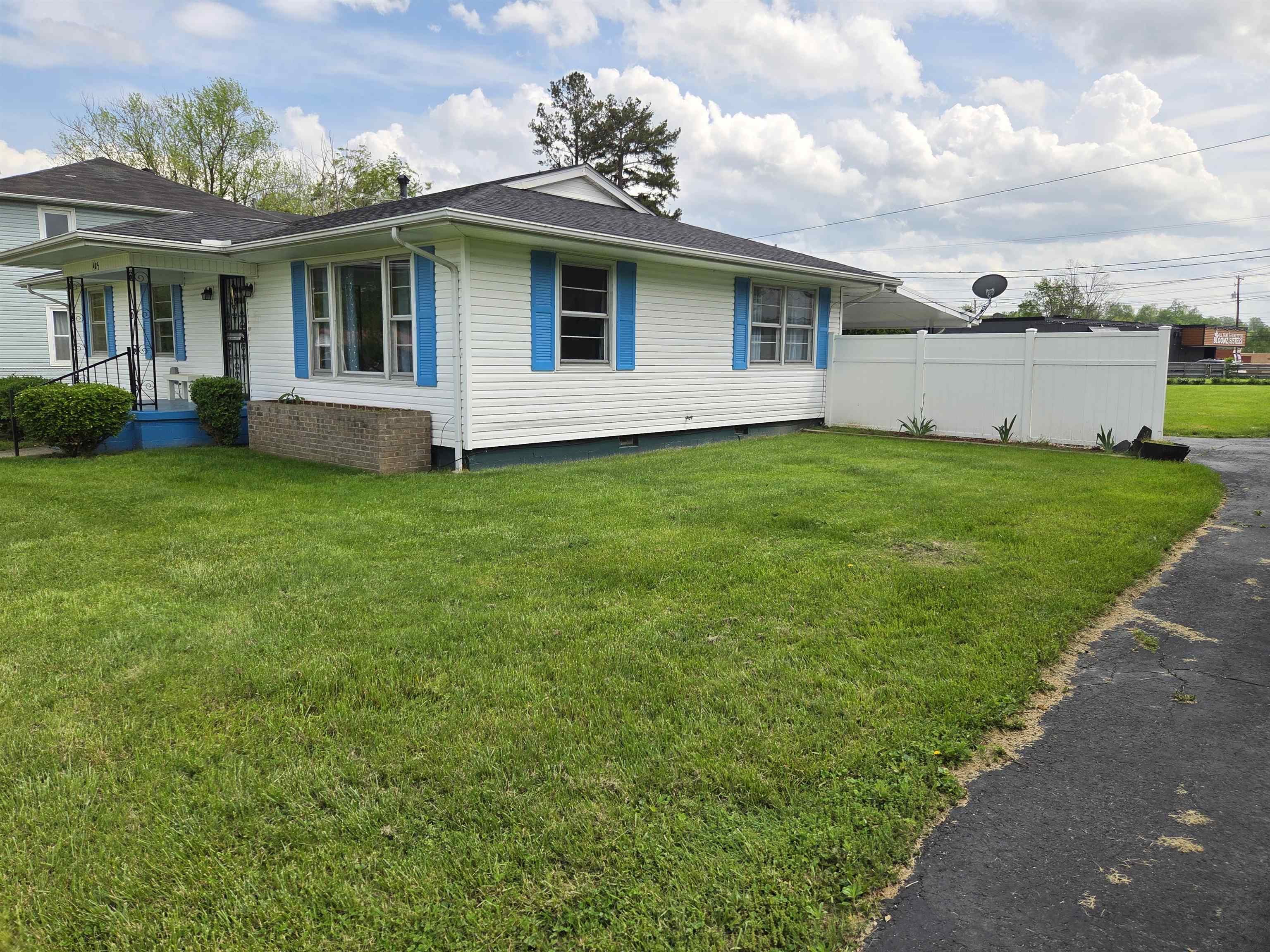 Property Photo: 405 E 2nd Street KY 41143