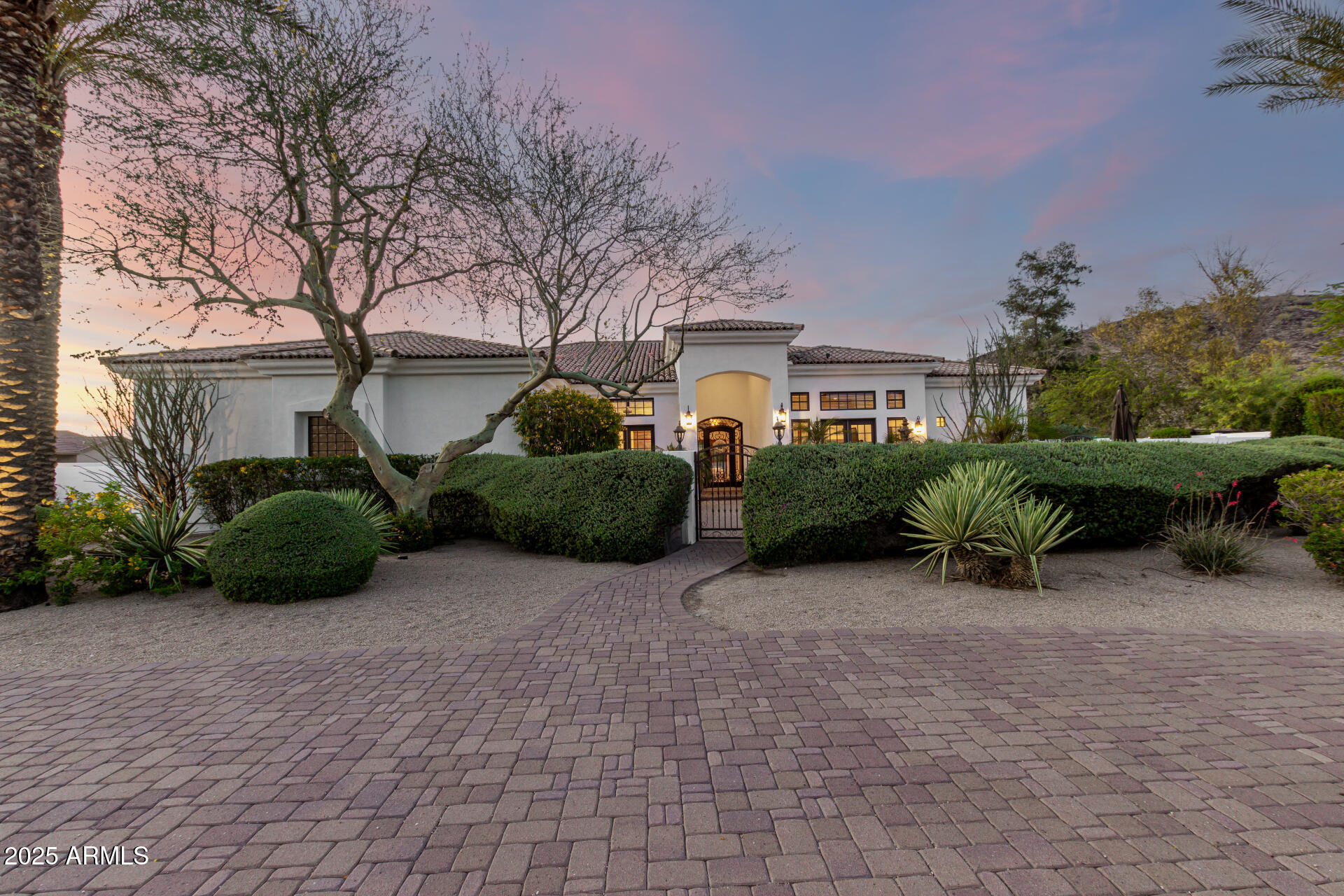 Property Photo: 6308 W Parkside Lane AZ 85310