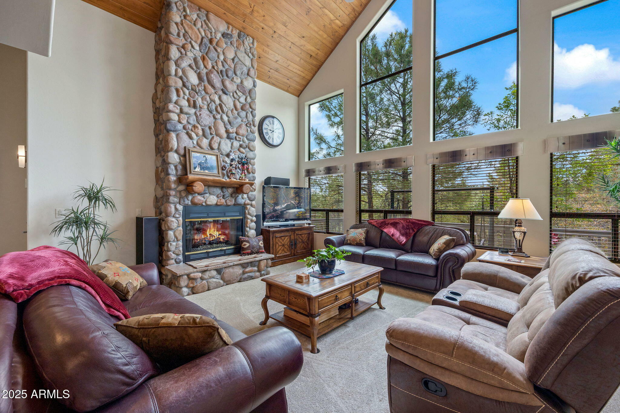 Property Photo: 2320 S Victoria Circle AZ 85901