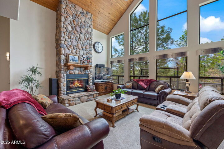 Property Photo:  2320 S Victoria Circle  AZ 85901 