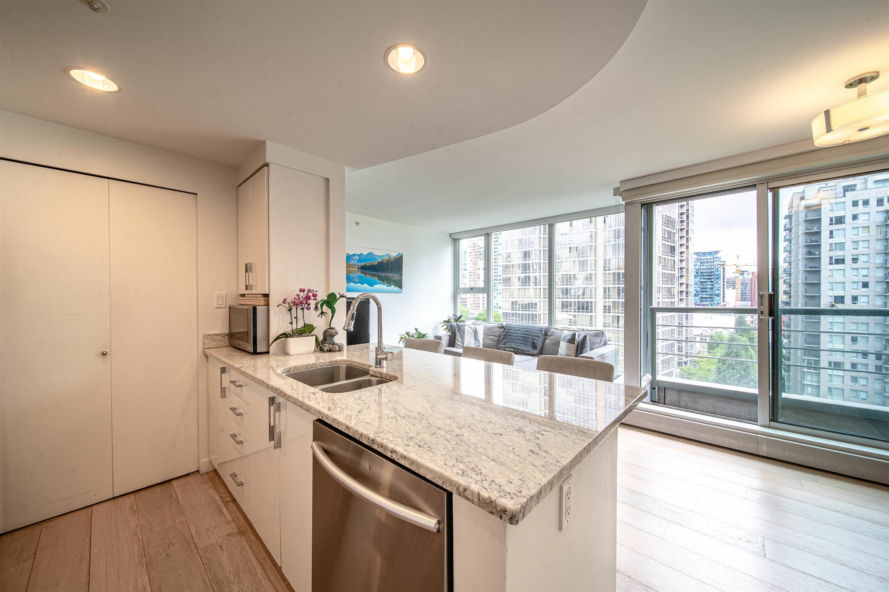 Property Photo: 1008 Cambie Street 1603 BC V6B 6J7