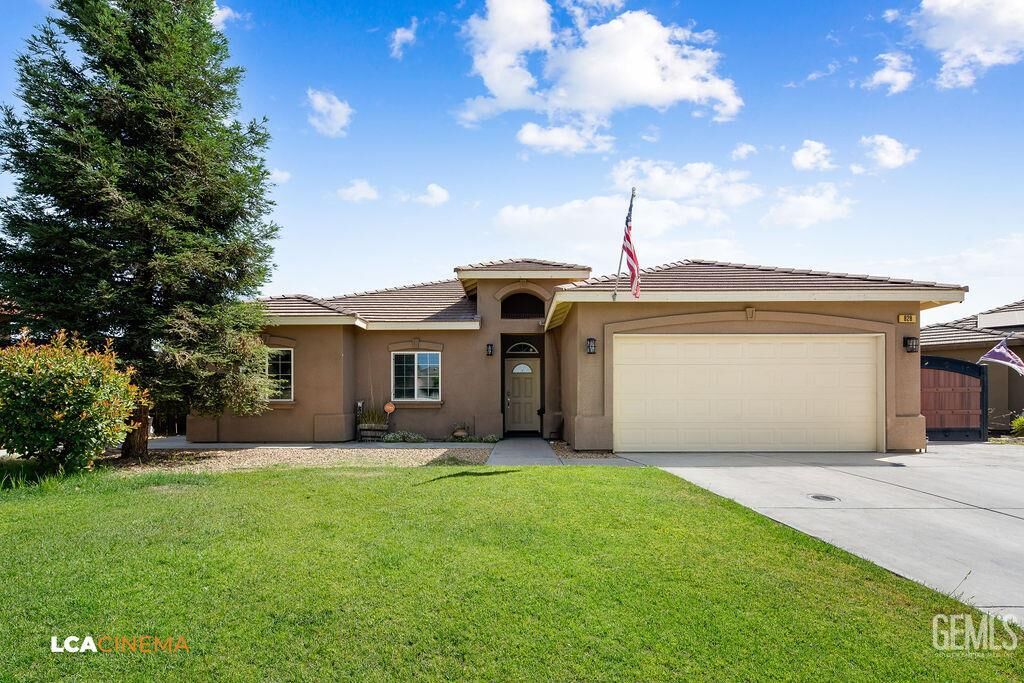 Property Photo: 828 Costa Alyssa Court CA 93250