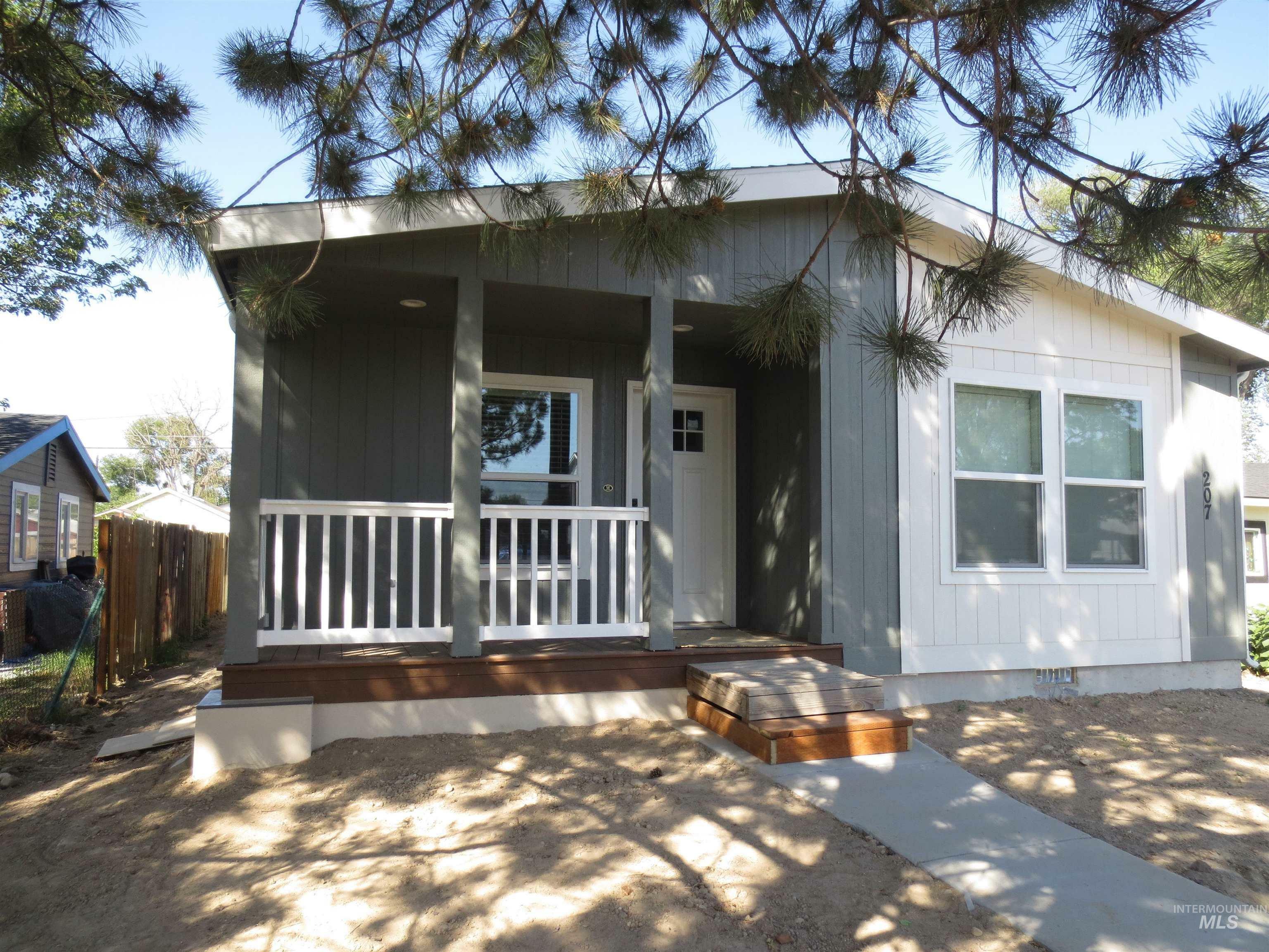 Property Photo: 207 E Freeport St ID 83605