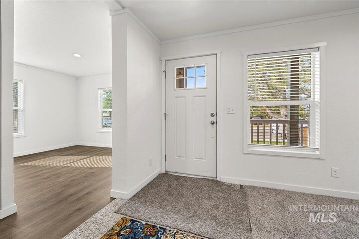 Property Photo:  207 E Freeport St  ID 83605 